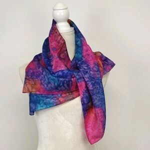 VINTAGE Hand Rolled Silk Scarf Tie Dye/Batik 35x33 Beautiful!!